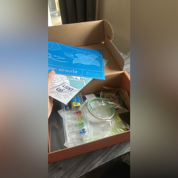 Kiwico Paper Circuts - NEW - Picture 2 of 3